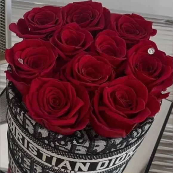 Real Preserved Roses 🌹 - Picture 3 of 9